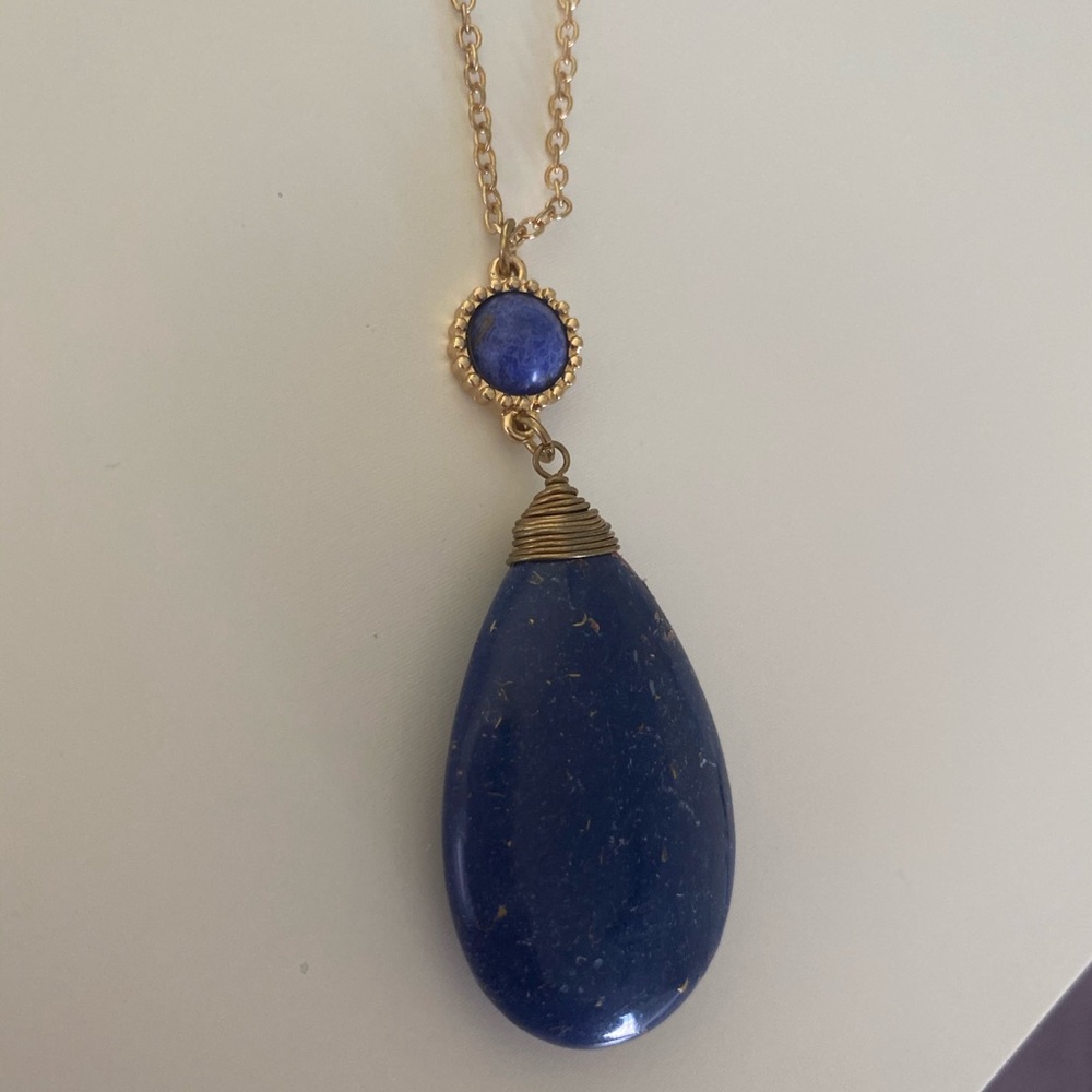Long NWT Blue Necklace witch Gold Chain